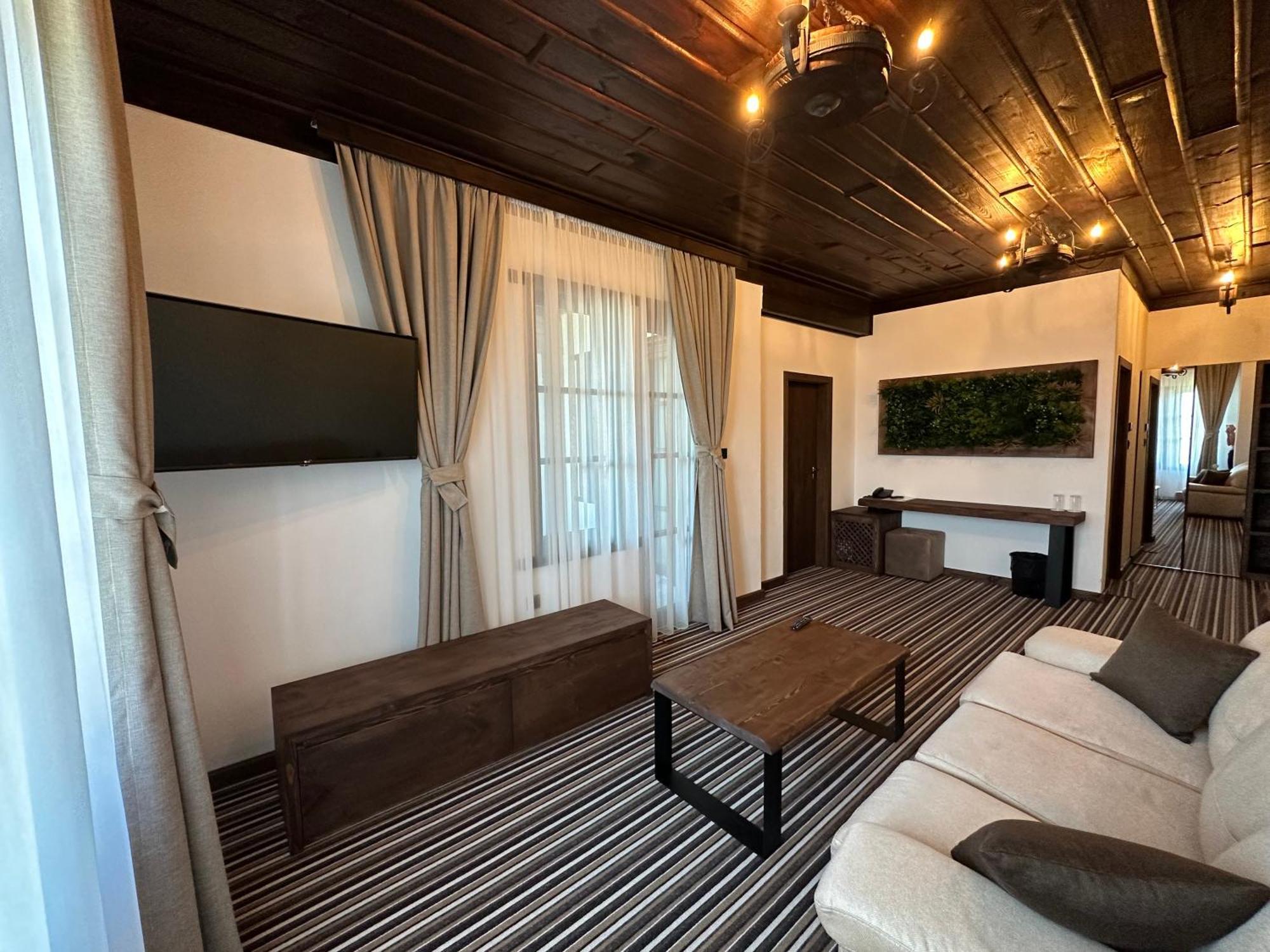 Hotel Лештен Экстерьер фото