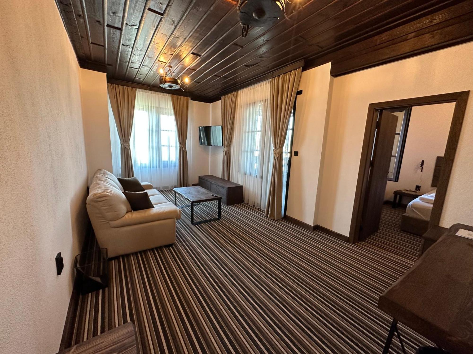 Hotel Лештен Экстерьер фото