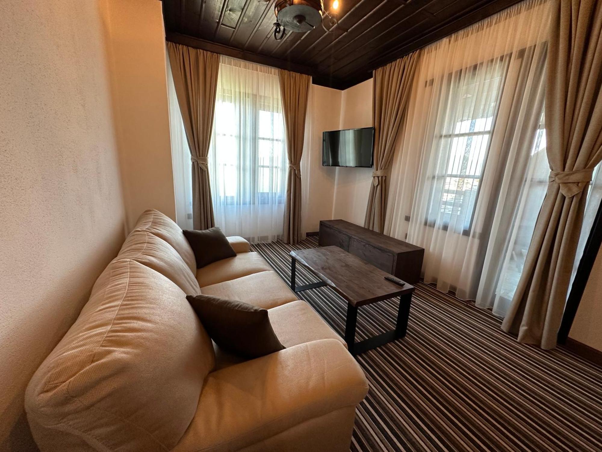 Hotel Лештен Экстерьер фото